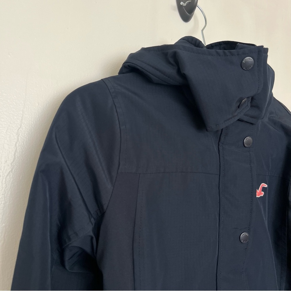 Hollister All-Weather Hooded Jacket Navy Blue Water Resistant Cozy Winter Wear - Picture 3 of 12